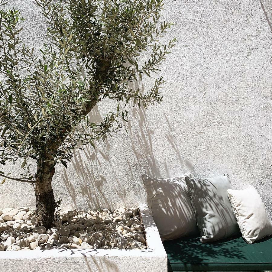 Family Room with Courtyard,1537281577:JPEG